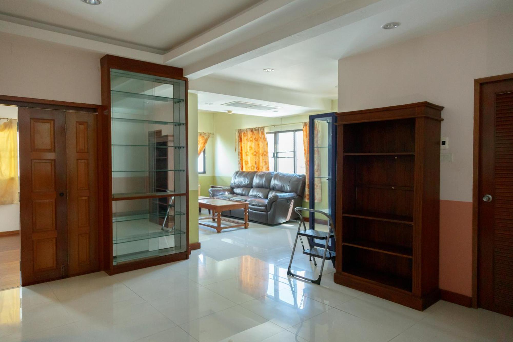Hotel Upar Silom Near Mahanakhon Bangkok